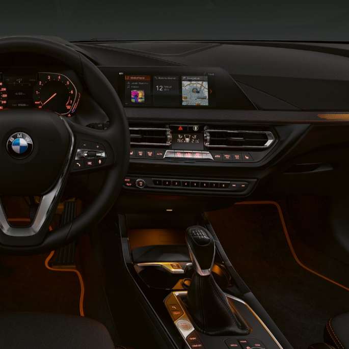 Decoratieve lijsten in Illuminated Berlin. BMW 1 Reeks Model Sport, decoratieve lijsten in Illuminated Berlin.