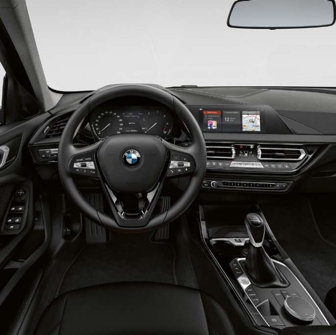 Lederen stuur. BMW 1 Reeks Model Advantage, cockpit met lederen stuur.