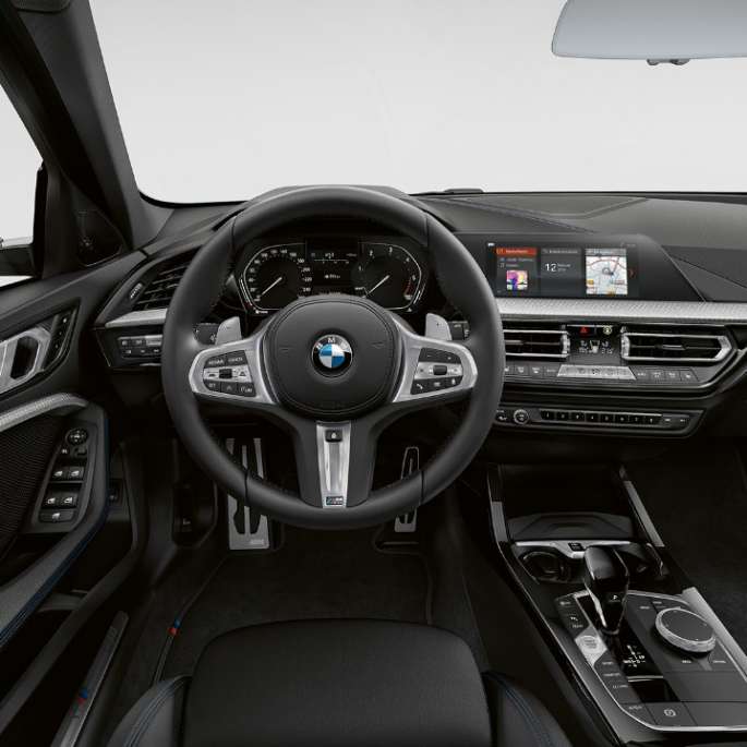 Lederen M stuur. BMW 1 Reeks Model M Sport, cockpit met lederen M stuur.