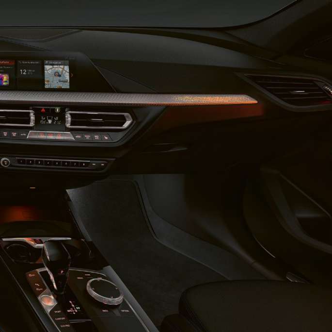 Decoratieve lijsten in Illuminated Boston. BMW 1 Reeks Model M Sport, decoratieve lijsten in Illuminated Boston.