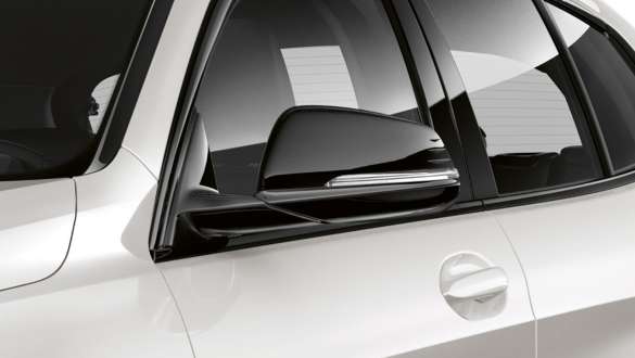 Zwarte spiegelbehuizingen. BMW 1 Reeks Model Sport met zwarte spiegelbehuizingen.