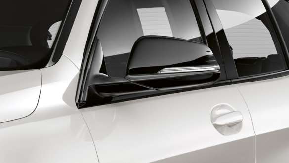 BMW 1 Reeks F40 zwarte spiegelbehuizingen BMW 1 Reeks F40 Model Sport met zwarte spiegelbehuizingen