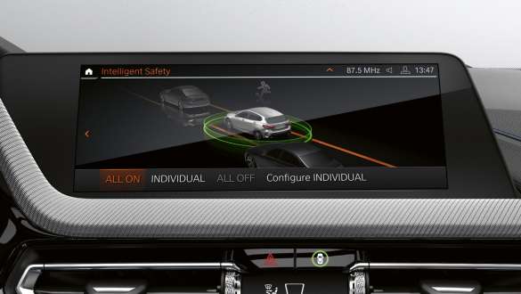 BMW 1 Reeks F40, Driving Assistant Pack BMW 1 Reeks F40 Control Display met rijhulpsysteem Driving Assistant Pack