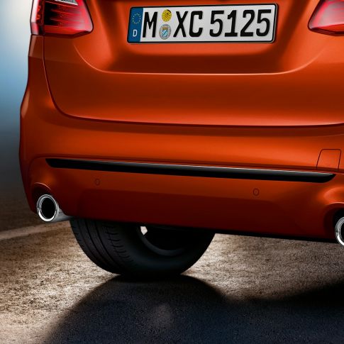 Achterkant BMW 2 Reeks Active Tourer Achterkant BMW 2 Reeks Active Tourer 220i F45 facelift 2018 Sunset Orange metallic close-up achterkant