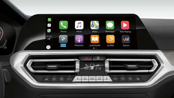 BMW 3 Reeks Berline, Apple CarPlay® voorbereiding. Frontale close-up van het Cockpit Display van de BMW 3 Reeks Berline met Apple CarPlay® voorbereiding.