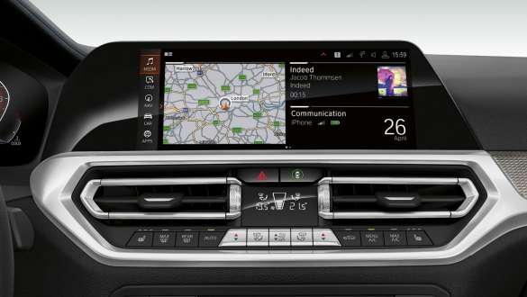 BMW 3 Reeks Berline, BMW Operating System 7.0. Frontale close-up van het Cockpit Display van de BMW 3 Reeks Berline met BMW Operating System 7.0.