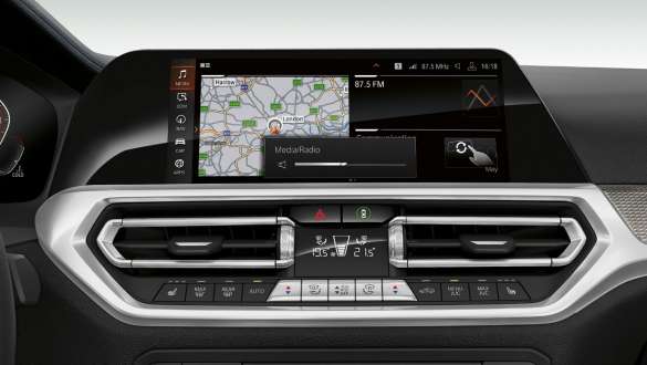 BMW 3 Reeks Berline, BMW Gesture Control. Frontale close-up van het Cockpit Display van de BMW 3 Reeks Berline met BMW Gesture Control.