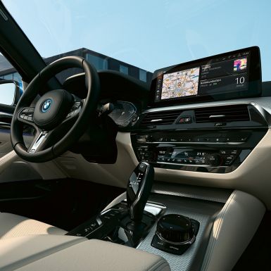 Interieur BMW 5 Reeks Berline G30 Informatiedisplay & lederen sportstuur BMW 5 Reeks Berline G30 facelift 2020 interieur