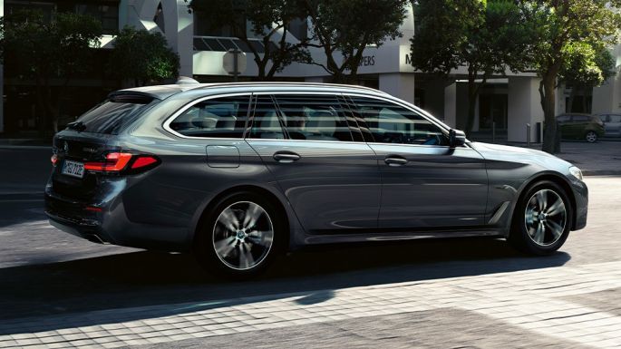 BMW 5 Reeks Touring G31 zijaanzicht BMW 5 Reeks Touring G31 facelift 2020 Sophistograu zijaanzicht