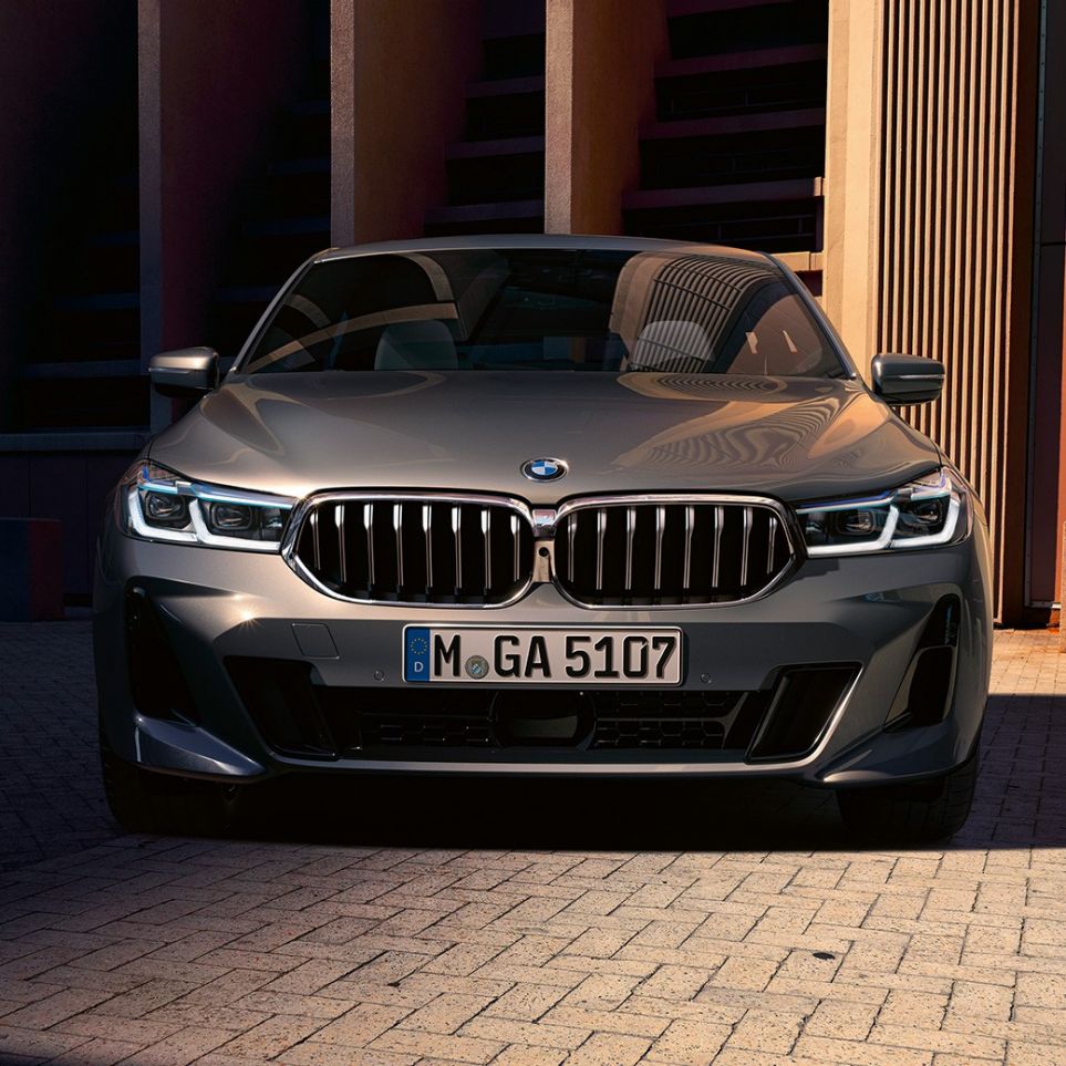 Voorkant BMW 6 Reeks Gran Turismo G32 2020 Frontdesign BMW 6 Reeks Gran Turismo 640i xDrive G32 2020 Berninagrau vooraanzicht