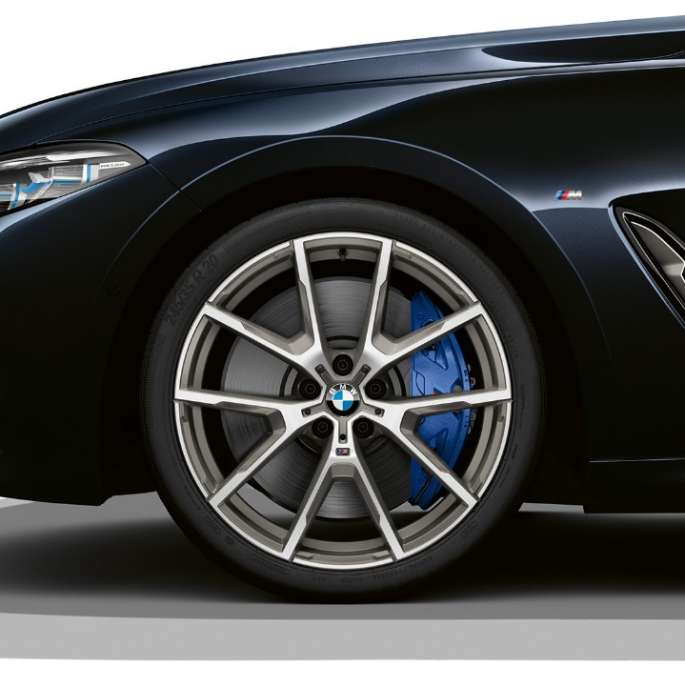 BMW M 19" lichtmetalen velgen, dubbelspaak 727 M Bicolor. BMW 8 Reeks Coupé, Carbonschwarz metallic, BMW 19" lichtmetalen velgen, dubbelspaak 727 M Bicolor.