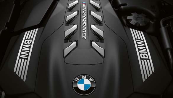 BMW TwinPower Turbo V8-benzinemotor G15. BMW 8 Reeks Coupé, bovenaanzicht, BMW TwinPower Turbo V8-benzinemotor G15.
