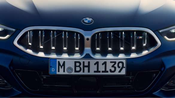 BMW nieren Iconic Glow BMW 8 Reeks Gran Coupé G16 LCI facelift 2022 BMW 8 Reeks Gran Coupé G16 LCI facelift 2022 BMW Individual Frozen Tansanitblau metallic BMW nieren Iconic Glow