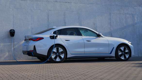 BMW i4 eDrive40 G26 2021 thuis opladen BMW i4 eDrive40 G26 2021 thuis opladen