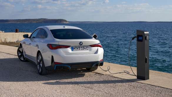 BMW i4 eDrive40 G26 2021 publiek opladen BMW i4 eDrive40 G26 2021 publiek opladen