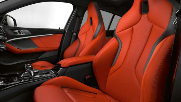 M sportzetels F40. BMW M135i xDrive interieur met M sportzetels voor bestuurder en voorpassagier F40.