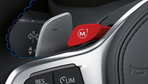 M Drive BMW 3 Reeks Berline M wagens G80 BMW 3 Reeks Berline M wagens G80 M Drive close-up M Drive-toetsen op het lederen M stuur