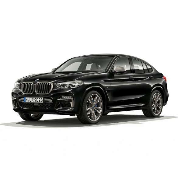 BMW X4 M40i en BMW X4 M40d, driekwart vooraanzicht G02. BMW X4 M40i en BMW X4 M40d in Saphirschwarz metallic, exterieur, driekwart vooraanzicht rechts G02.