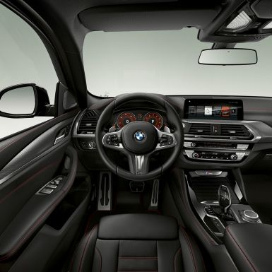 BMW X4 M40i en BMW X4 M40d, cockpit G02. BMW X4 M40i en BMW X4 M40d, interieur, cockpit met sportzetels en lederen M stuur G02.