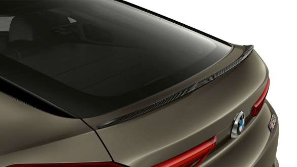 Achterspoiler van de BMW X6 M50i G06 Close-up M Carbon achterspoiler BMW X6 M50i G06 2018 SUV