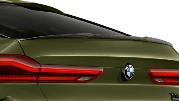 M Carbon achterspoiler van de BMW X6 M Competition F96 M Carbon achterspoiler BMW X6 M Competition F96 2020 SUV BMW Individual speciale lak Urban Green exterieur