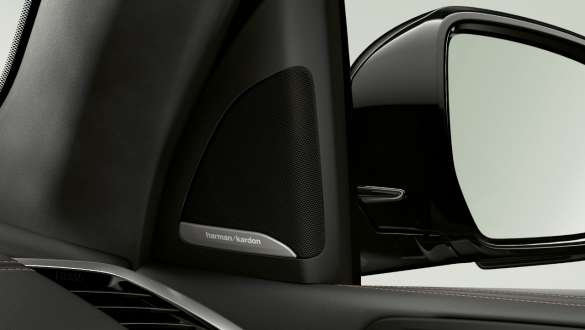 BMW X7 M SUV wagen met Harman Kardon surround sound system BMW X7 M SUV wagen, interieur met Harman Kardon surround sound system, G07