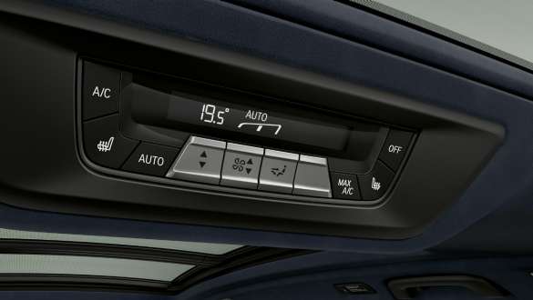 Automatische airconditioning met 5-zoneregeling van de BMW X7 M SUV wagen BMW X7 M SUV wagen, interieur, close-up op de automatische airconditioning met 5-zoneregeling, G07