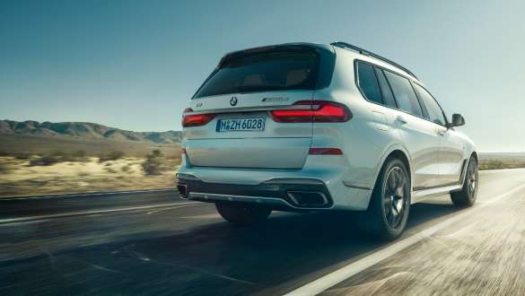 BMW X7 M SUV wagen met Executive Drive Pro BMW X7 M SUV wagen met chassisregelsysteem Executive Drive Pro, G07, driekwart achteraanzicht