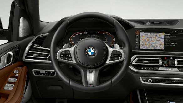 BMW X7 M SUV wagen met lederen M stuur BMW X7 M SUV wagen, cockpit met lederen M stuur, G07