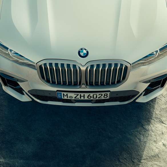 BMW X7 M wagen, voorkant met BMW nieren BMW X7 M wagens M50d en M50i, voorkant en motorkap vanuit vogelperspectief, G07, 2019
