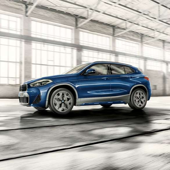 Driekwart zijaanzicht BMW X2 xDrive25e plug-in-hybride F39 BMW X2 xDrive25e plug-in-hybride 2020 F39 driekwart zijaanzicht