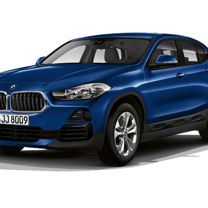 Driekwart vooraanzicht BMW X2 sDrive20i Model Advantage BMW X2 sDrive20i Model Advantage 2018 F39 Mediterranblau metallic driekwart vooraanzicht