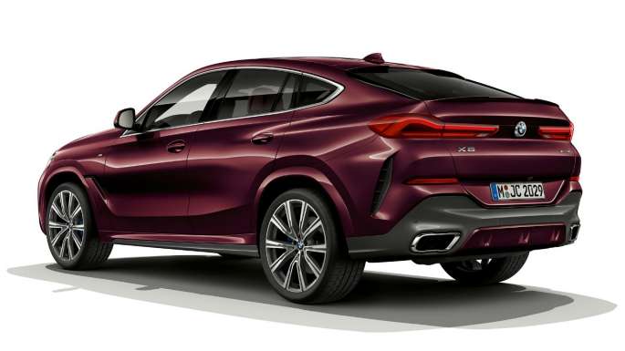 BMW X6 met BMW Individual, achterkant. BMW X6 met BMW Individual in driekwart achteraanzicht.