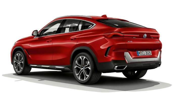 BMW X6 met BMW xLine, achterkant. BMW X6 met BMW xLine in driekwart achteraanzicht.