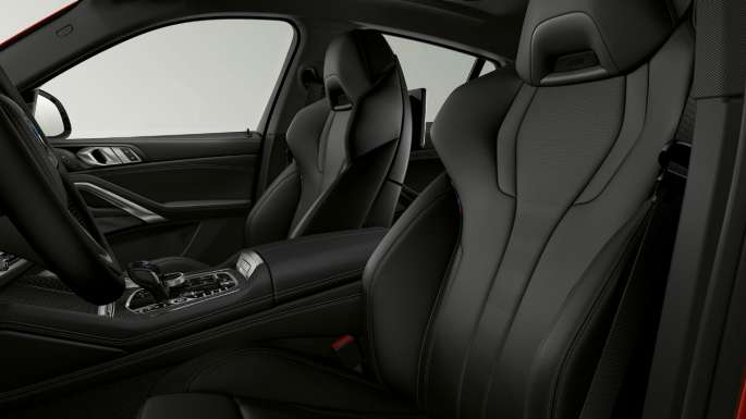 BMW X6 met BMW xLine, bekleding. BMW X6 interieur met BMW xLine met focus op de bekleding.