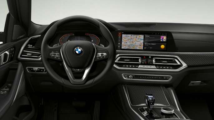 BMW X6 met BMW xLine, cockpit. BMW X6 interieur met BMW xLine met focus op de cockpit.