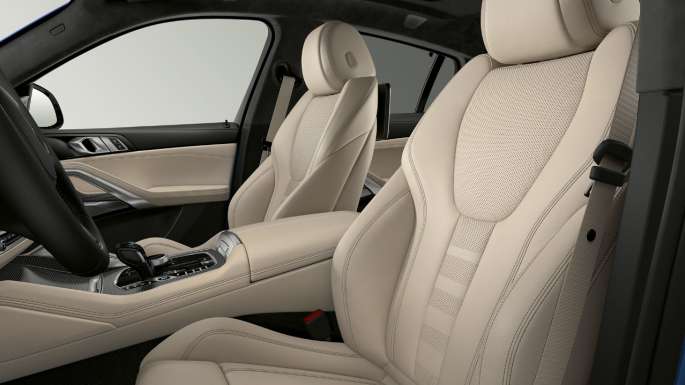 BMW X6 met M Sportpakket, bekleding. BMW X6 interieur met M Sportpakket met focus op de bekleding.