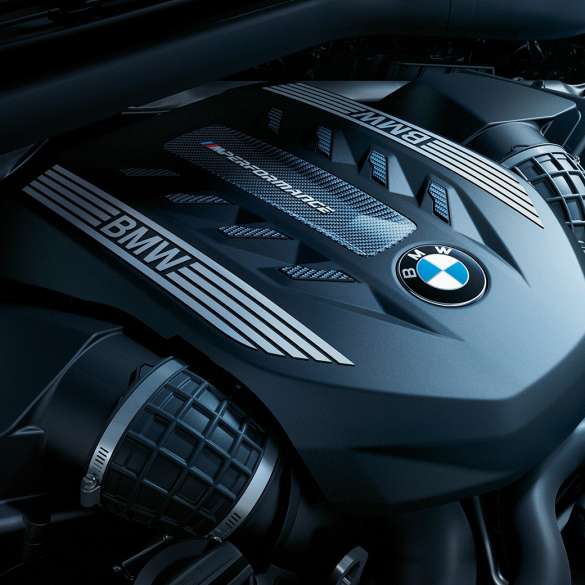 BMW X6 SUV motor G06. Close-up van de BMW X6 SUV motor G06.