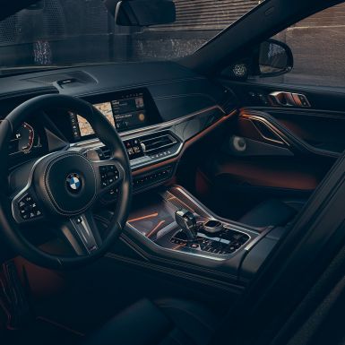 Cockpit met zicht op 12,3" displays G06. BMW X6 cockpit met zicht op 12,3" displays G06.
