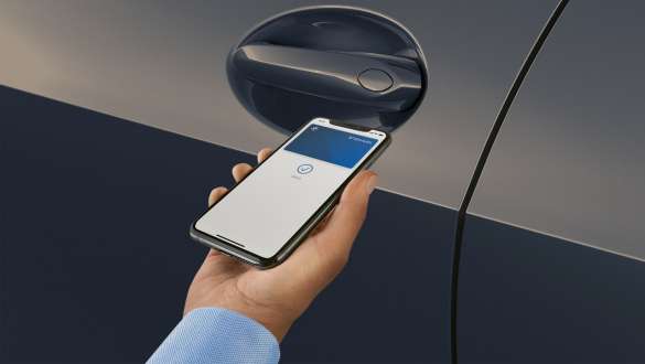Comforttoegang hand met smartphone voor de deurgreep BMW X7 G07 LCI Comforttoegang hand met smartphone voor de deurgreep BMW X7 G07 LCI