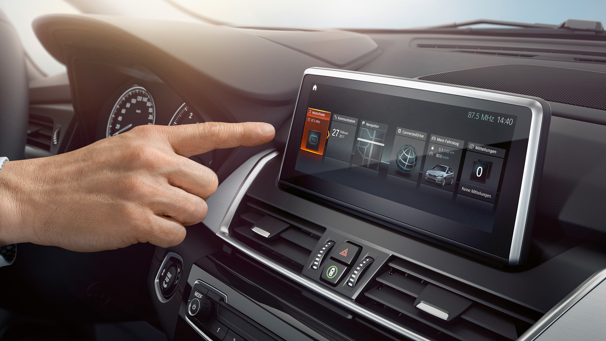 BMW Personal CoPilot de la BMW Série 2 Active Tourer BMW Personal CoPilot de la BMW Série 2 Active Tourer F45 2018, Control Display habitacle