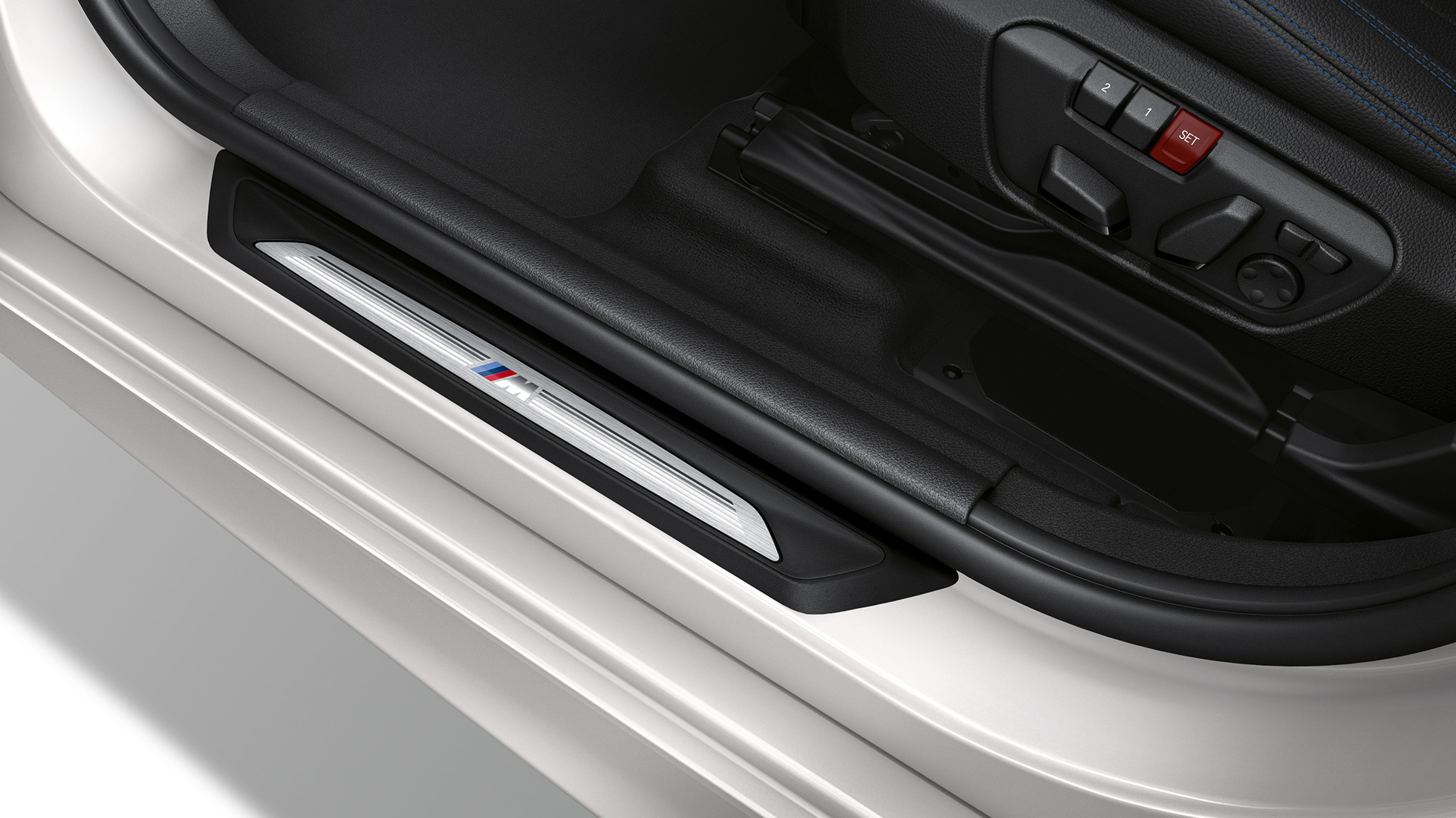 Deurdrempels BMW 2 Reeks Active Tourer Model M Sport Deurdrempels BMW 2 Reeks Active Tourer 220d xDrive Model M Sport F45 2018 Mineralweiß metallic exterieur
