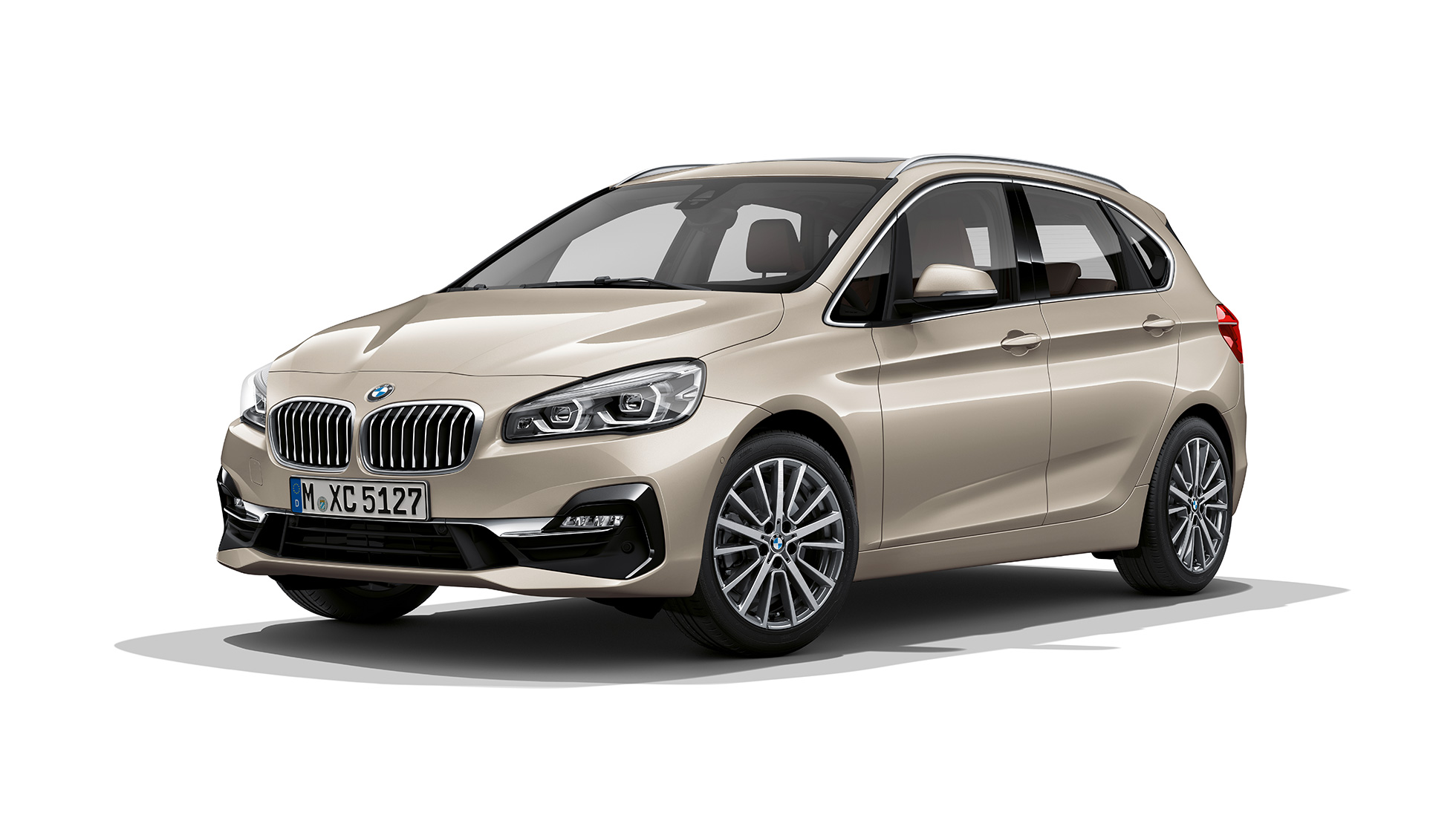 Driekwart vooraanzicht BMW 2 Reeks Active Tourer Model Luxury BMW 2 Reeks Active Tourer Model Luxury 225i xDrive F45 2018 Jucarobeige metallic driekwart vooraanzicht