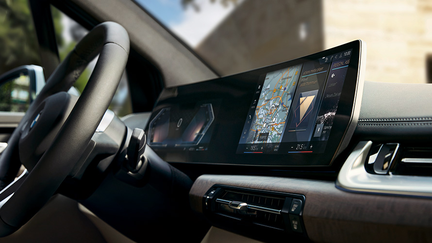 BMW 2 Reeks Active Tourer U06 2021 BMW iDrive BMW 2 Reeks Active Tourer U06 2021 BMW iDrive-bedieningsconcept BMW Operating System 8 close-up BMW Curved Display