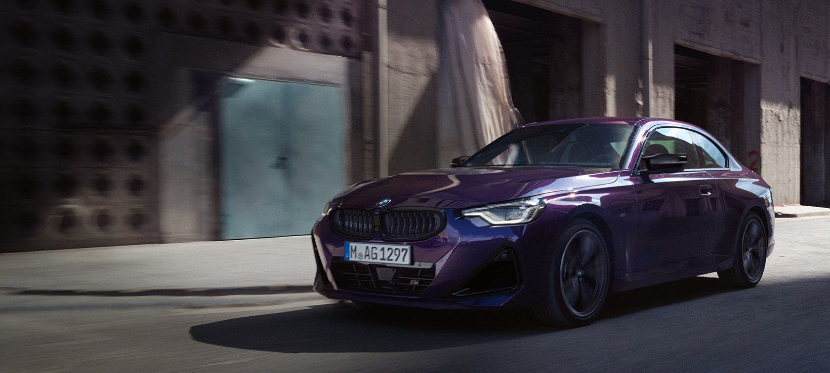 BMW 2 Reeks Coupé G42 2021 Thundernight metallic driekwart vooraanzicht rijdend