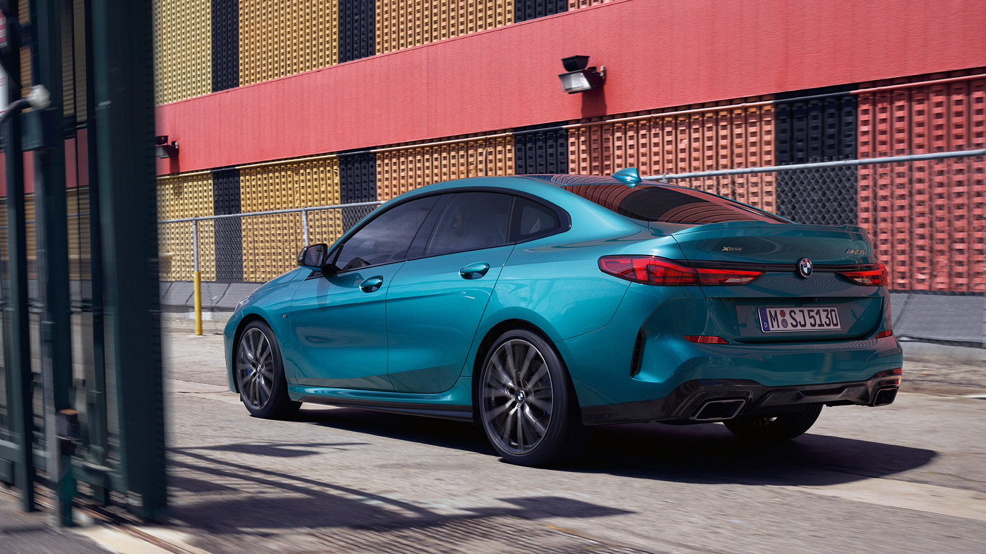 Vidéo de la BMW Série 2 Gran Coupé F44 Vidéo de la BMW Série 2 Gran Coupé F44 en Snapper Rocks Blau metallic, extérieur