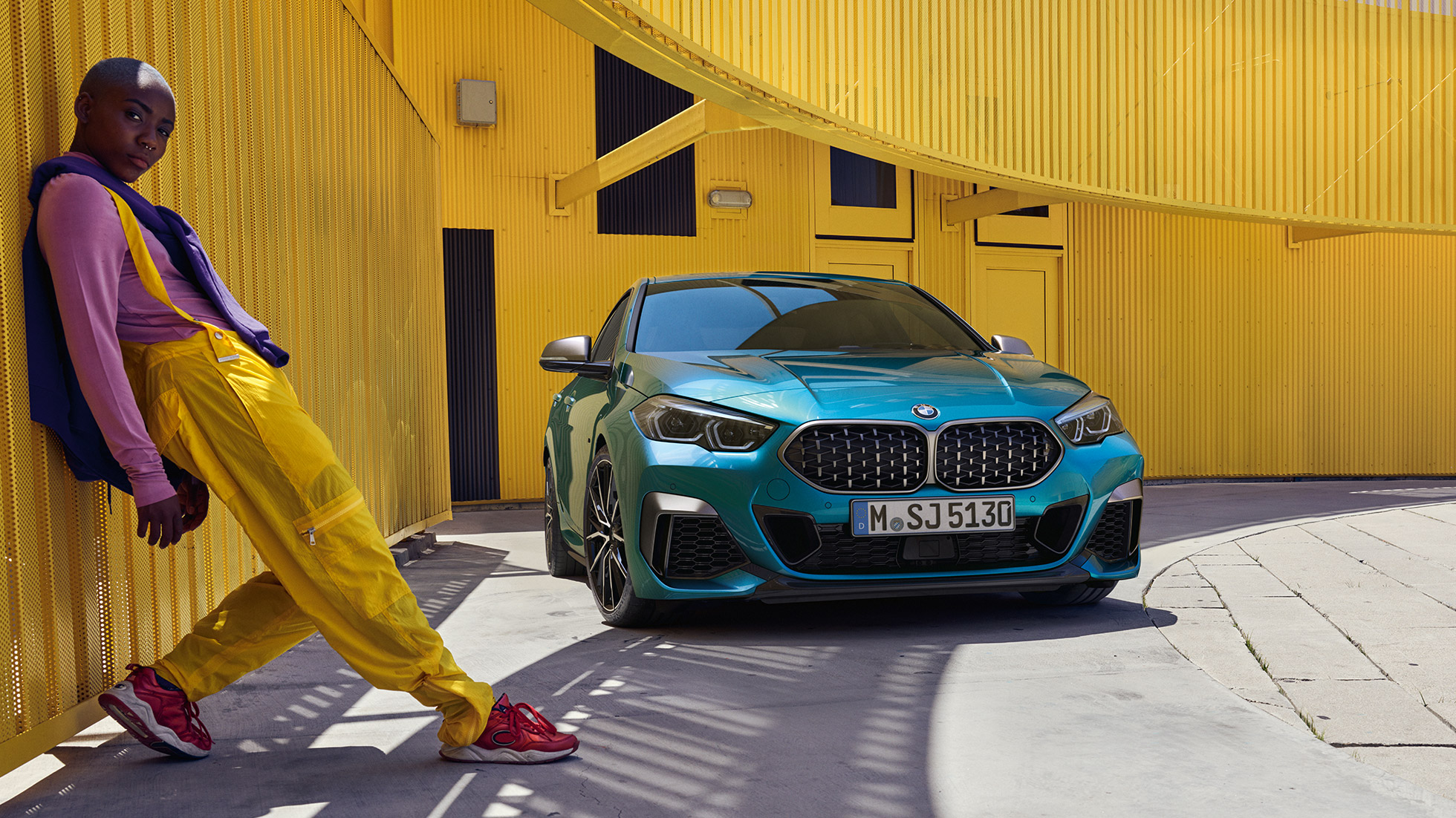 Avant BMW Série 2 Gran Coupé F44 BMW Série 2 Gran Coupé avec doubles naseaux de style Mesh Snapper Rocks Blau metallic F44, vue de trois quarts face F44