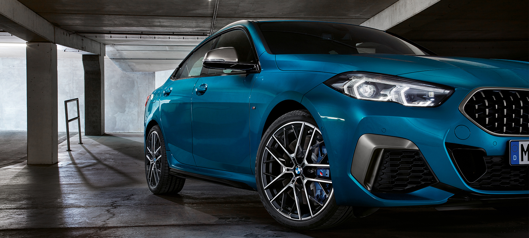 BMW Série 2 Gran Coupé, vue de trois quarts avant F44 BMW Série 2 Gran Coupé Snapper Rocks Blau metallic F44, vue de trois quarts face