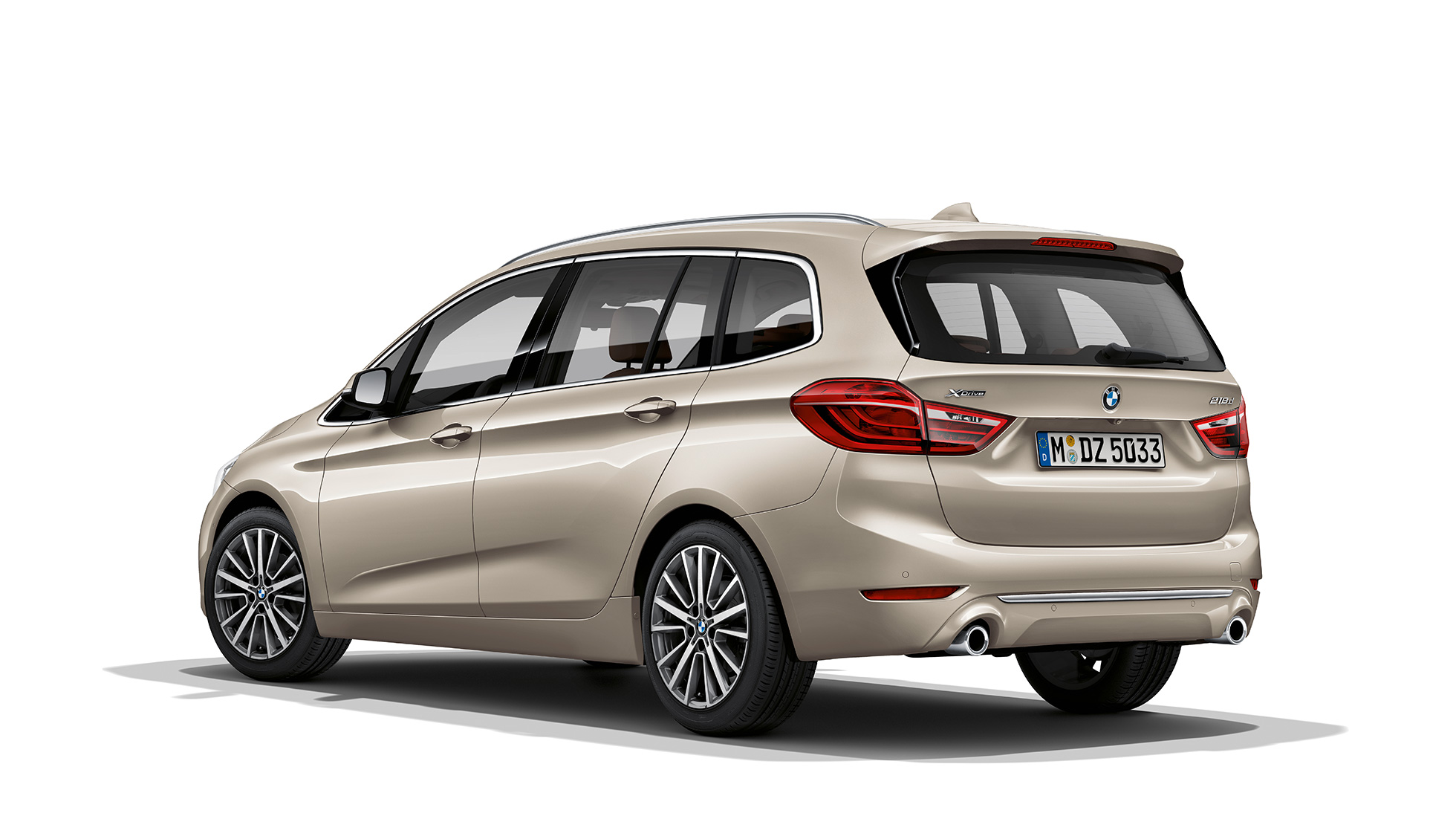 Driekwart achteraanzicht BMW 2 Reeks Gran Tourer Model Luxury BMW 2 Reeks Gran Tourer 218d xDrive Model Luxury F46 facelift 2018 Kaschmirsilber driekwart achteraanzicht