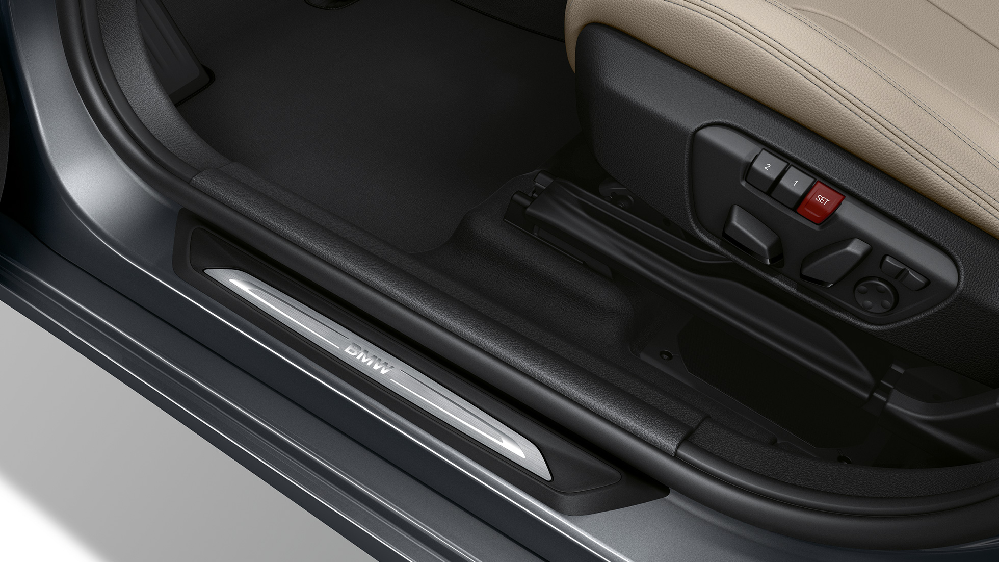 Deurdrempels BMW 2 Reeks Gran Tourer Model Sport Deurdrempels BMW 2 Reeks Gran Tourer 220d Model Sport F46 2018 Mineralgrau metallic close-up